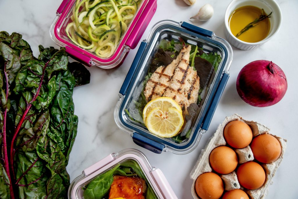 Clean eating for men—meal with chicken, rice, and broccoli.