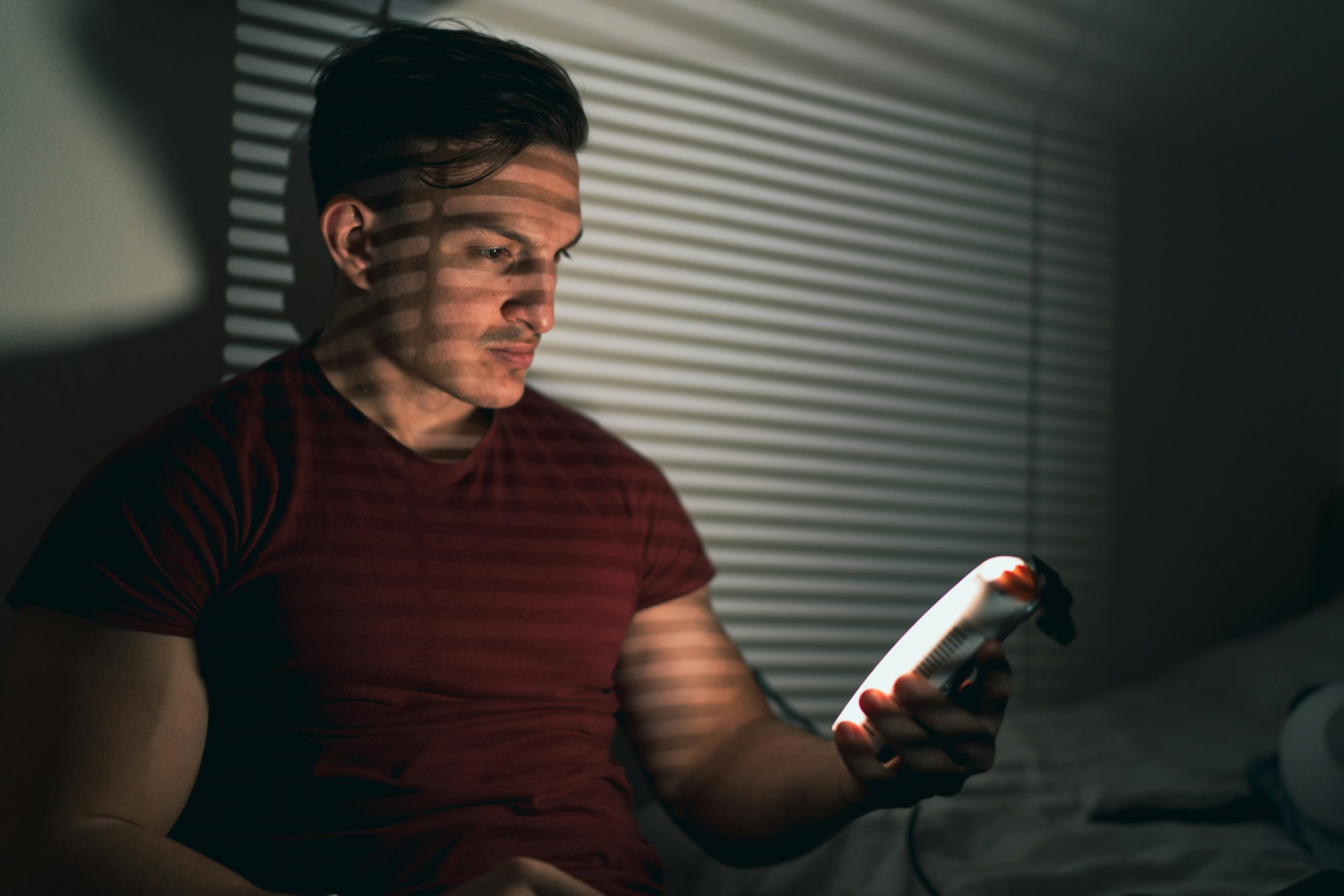 Man breaking phone addiction – self-discipline digital detox focus.