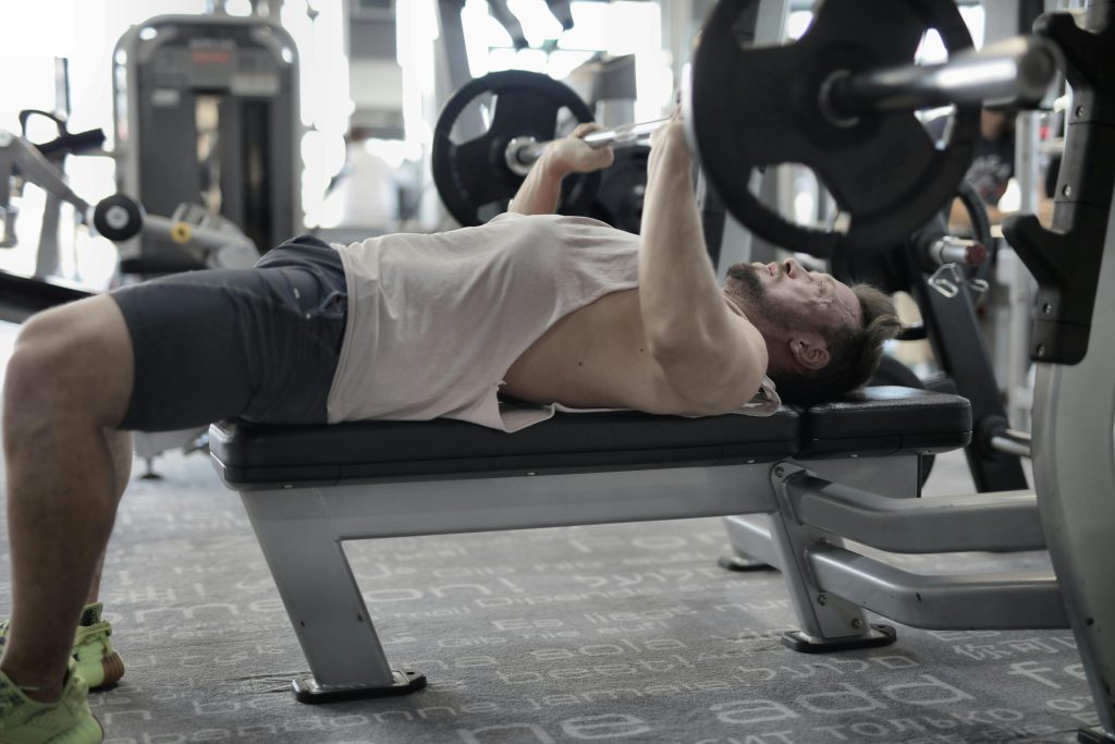 Athlete failing a heavy squat due to bad form and ego lifting.